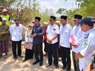 Legislator Demokrat Dampingi Bupati Pamekasan Tinjau Swadaya Jembatan