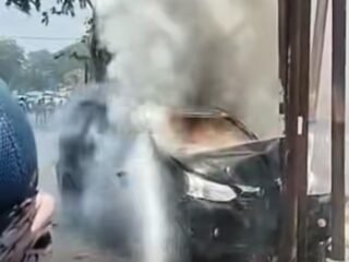 Tangki Diduga Modifikasi, Mobil Pengangkut BBM di Sampang Terbakar