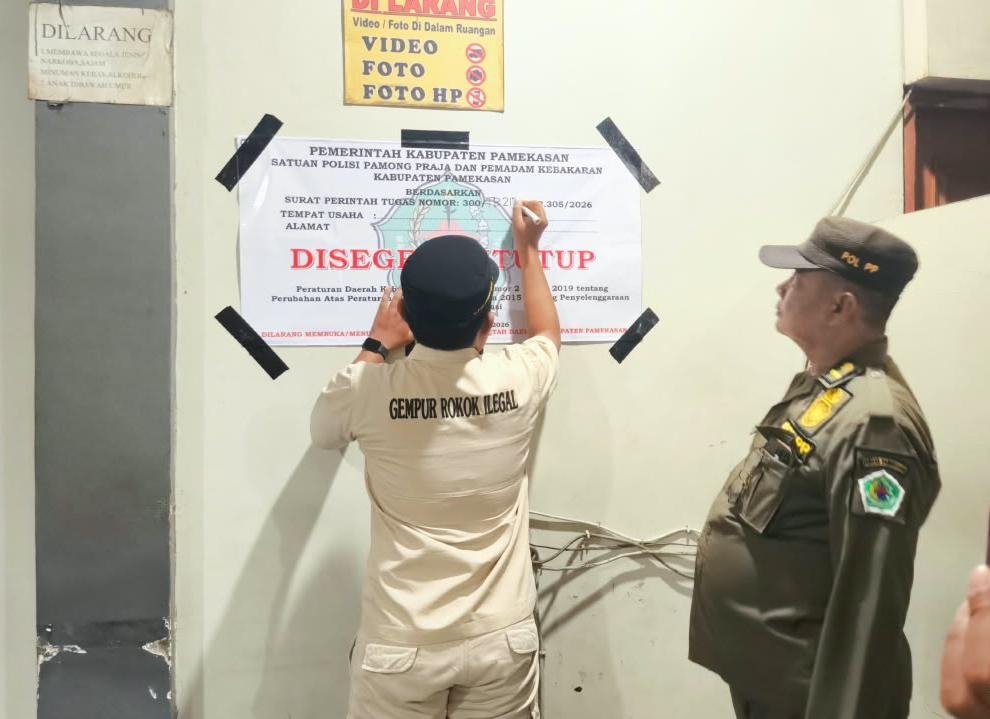 Diduga Bakal Didemo Ulama, Aparat Segel 6 Tempat Hiburan di Pamekasan